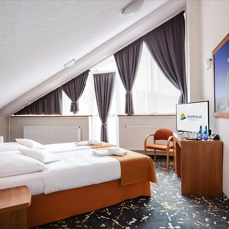 Interferie Aquapark Sport Malachit 호텔 3*
